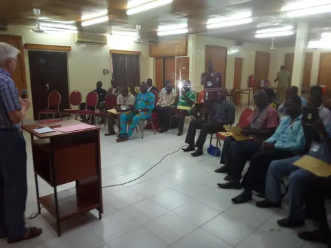 L'orateur Filip Johnston enseigne sur le livre d'Ezechiel